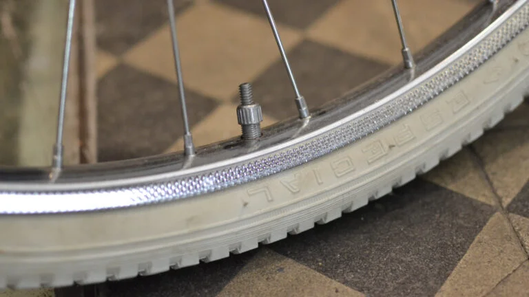 Cómo inflar una válvula Woods correctamente en tu bicicleta