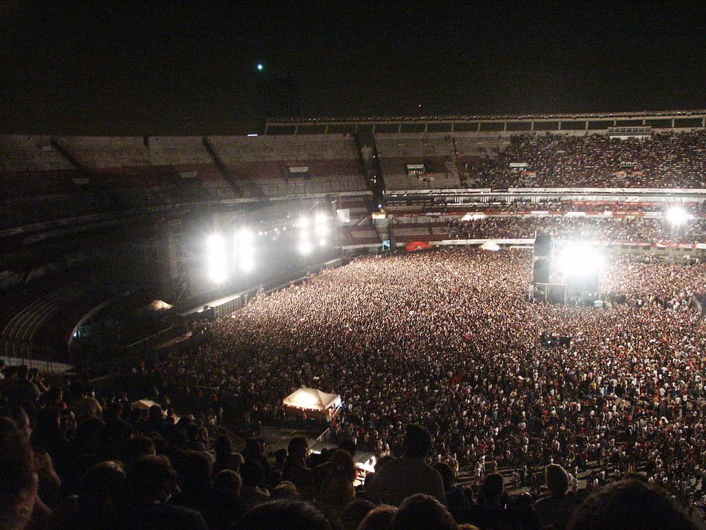 Soda Stereo tocando en el estadio River Plate