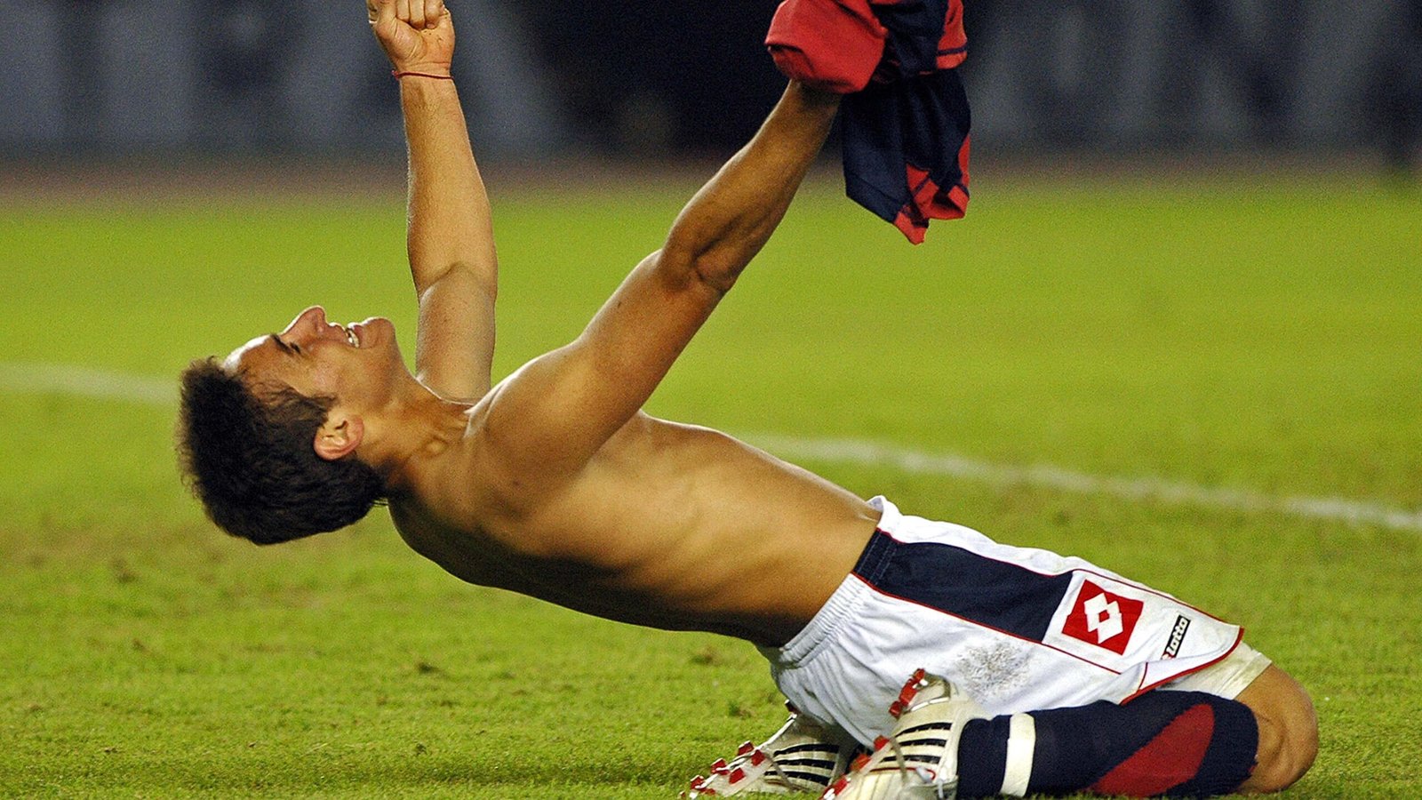 Cuándo San Lorenzo se fue a la B: Un repaso histórico de un hecho inolvidable 2 San Lorenzo celebrando un gol histórico