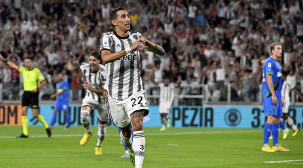 Di María celebrando un gol con su equipo