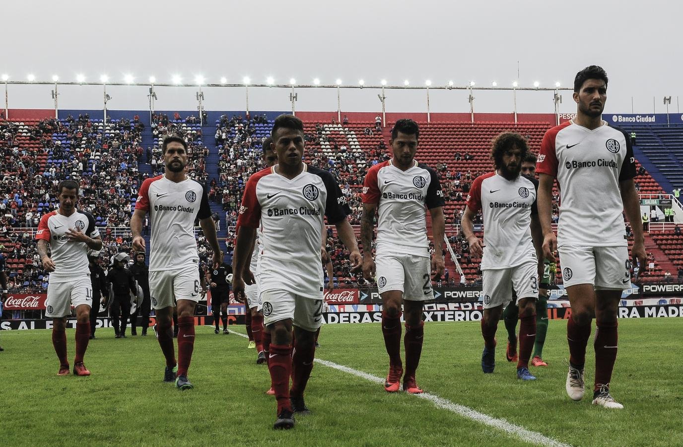 Dónde ver San Lorenzo hoy: Guía completa para los fanáticos argentinos 3 San Lorenzo jugando en su estadio