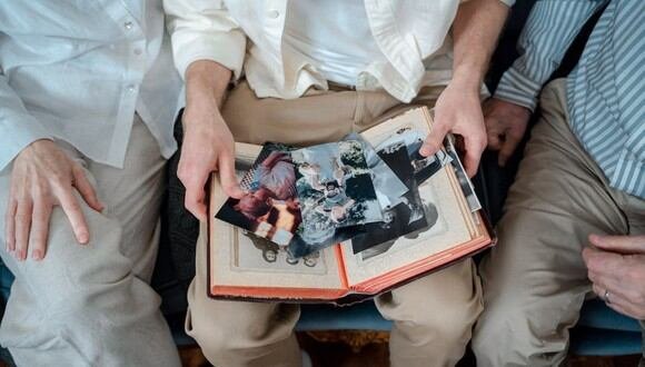 Cuánto cuesta una prueba de ADN en Córdoba 3 Familia feliz realizando una prueba de ADN