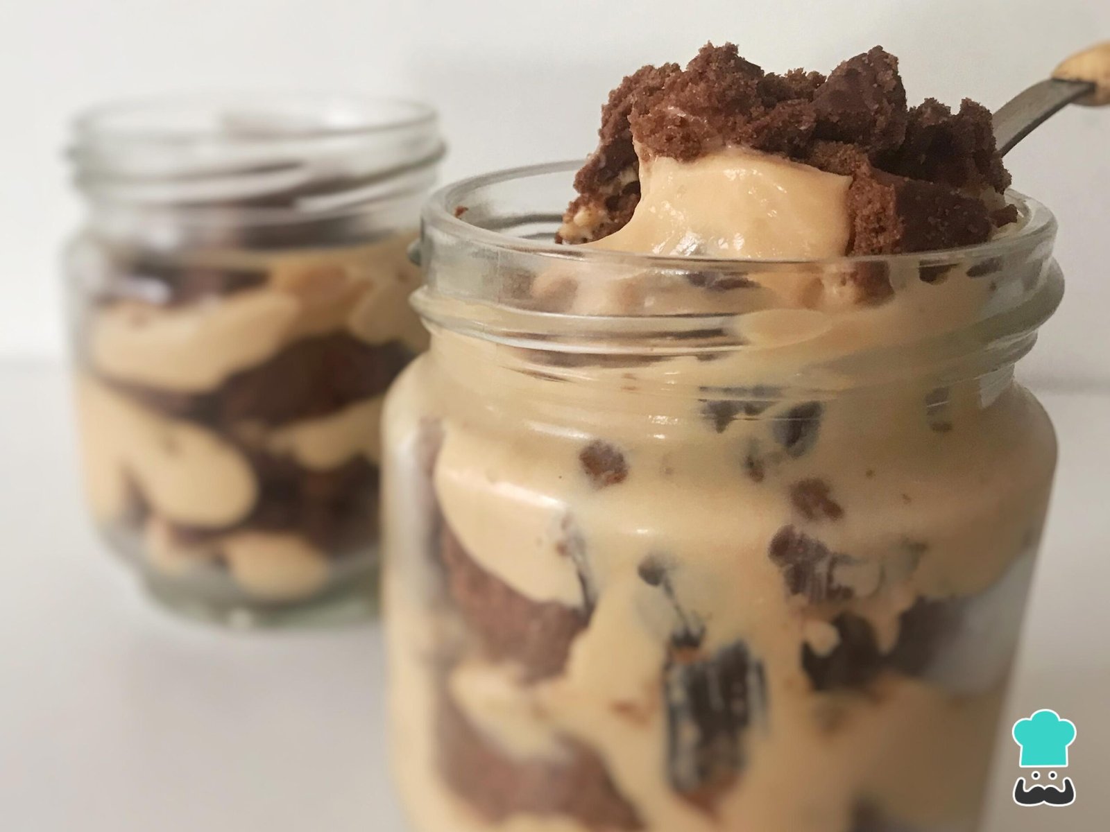 chocotorta casera en envase de vidrio scaled