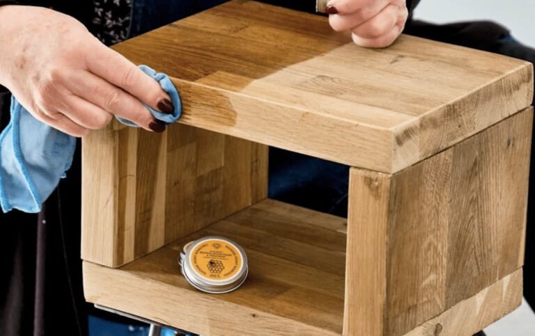 Cómo aplicar cera en pasta para madera y conseguir un acabado perfecto 4 Cómo aplicar cera en pasta para madera y conseguir un acabado perfecto