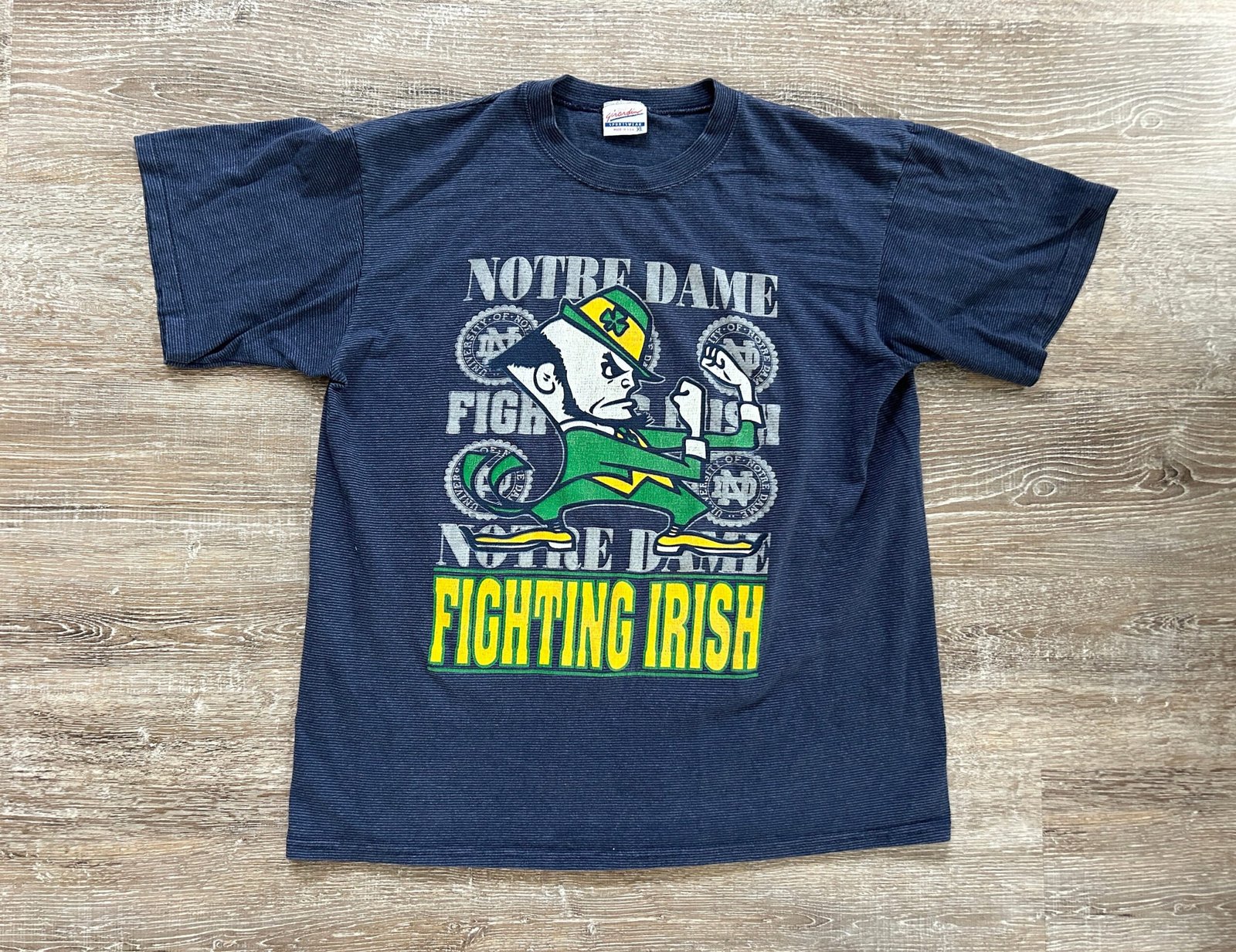 como puedo conseguir una camiseta de notre dame fighting irish scaled
