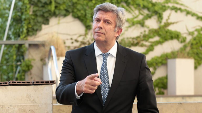 Cómo puedo contactar al abogado Mauricio D’Alessandro en Argentina