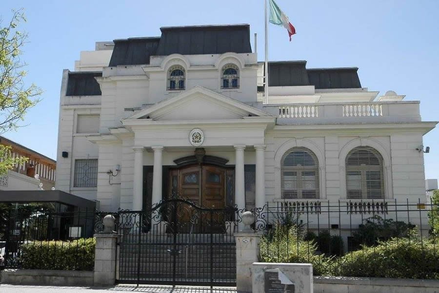 como puedo contactar al consulado de italia en bahia blanca