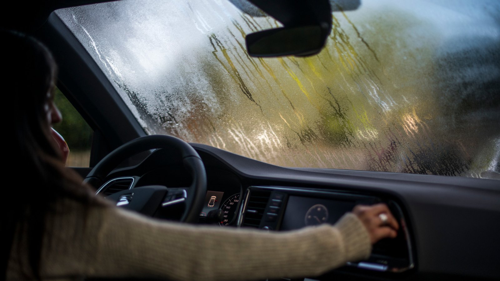 Cómo puedo desempañar los vidrios del auto cuando llueve eficazmente 1 como puedo desempanar los vidrios del auto cuando llueve eficazmente