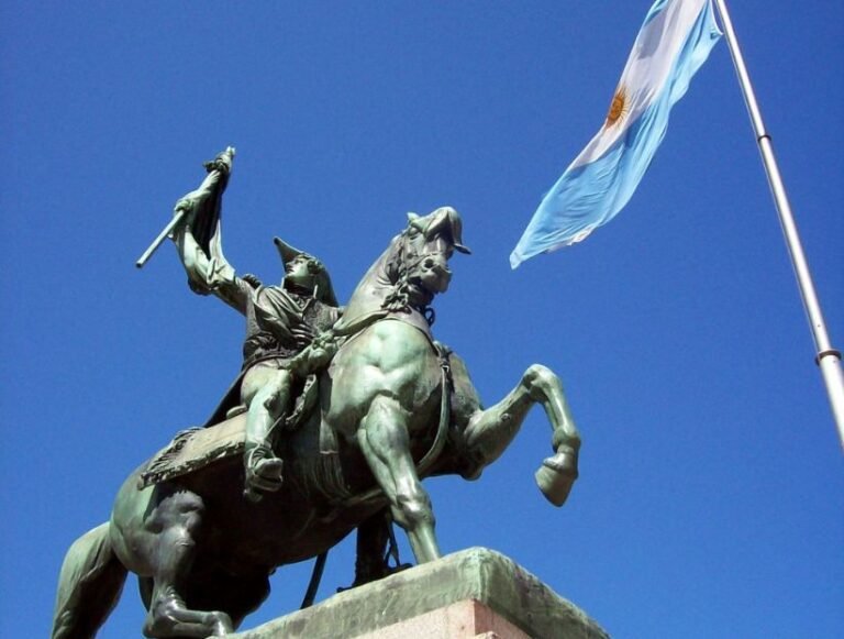 Cuál es la historia del Monumento al General Manuel Belgrano