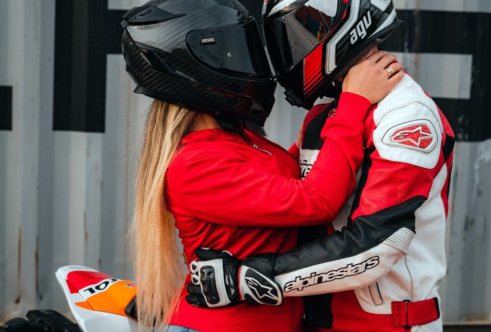 cuales son las mejores frases para motos al piso que puedes usar