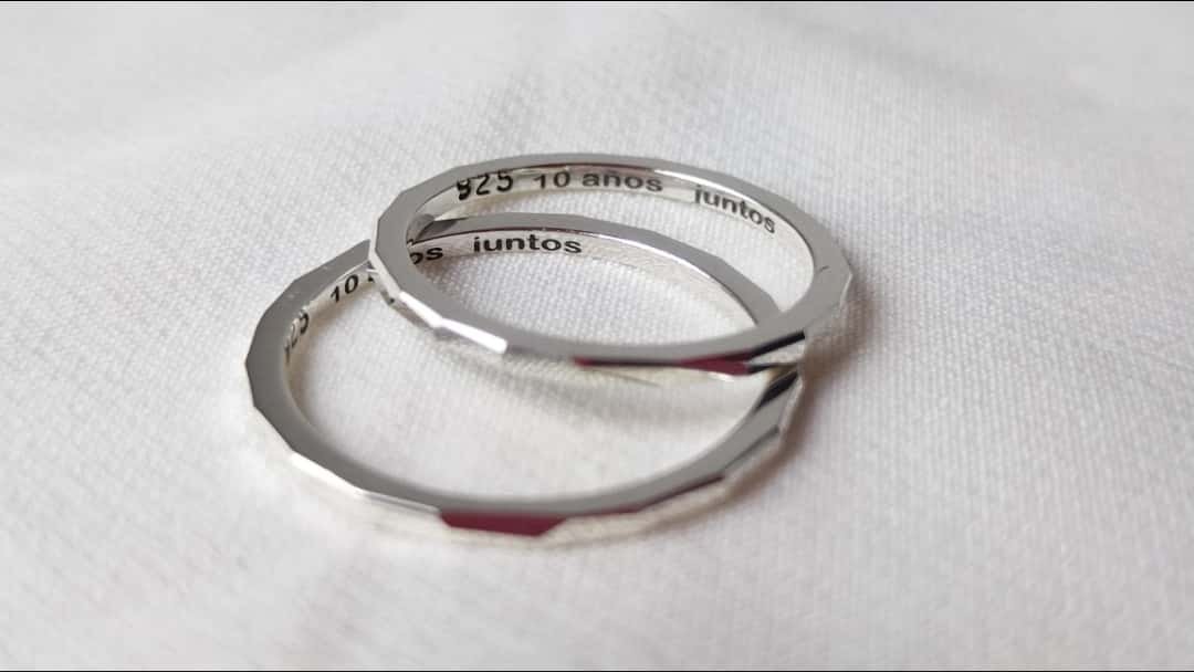 donde encontrar anillos grabados por dentro para personalizar