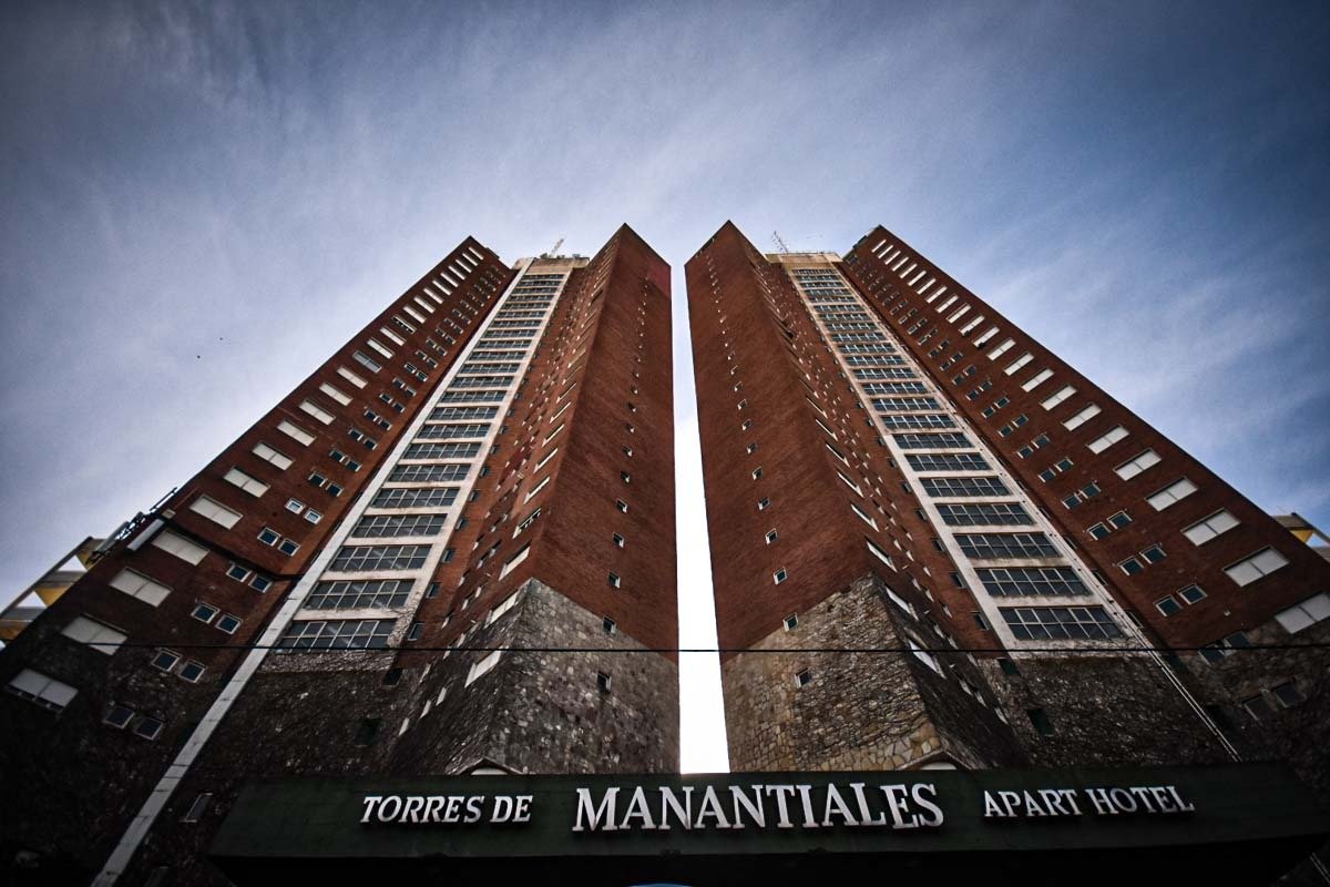 donde se encuentran las torres de manantiales y que ofrecen en cafe las nubes