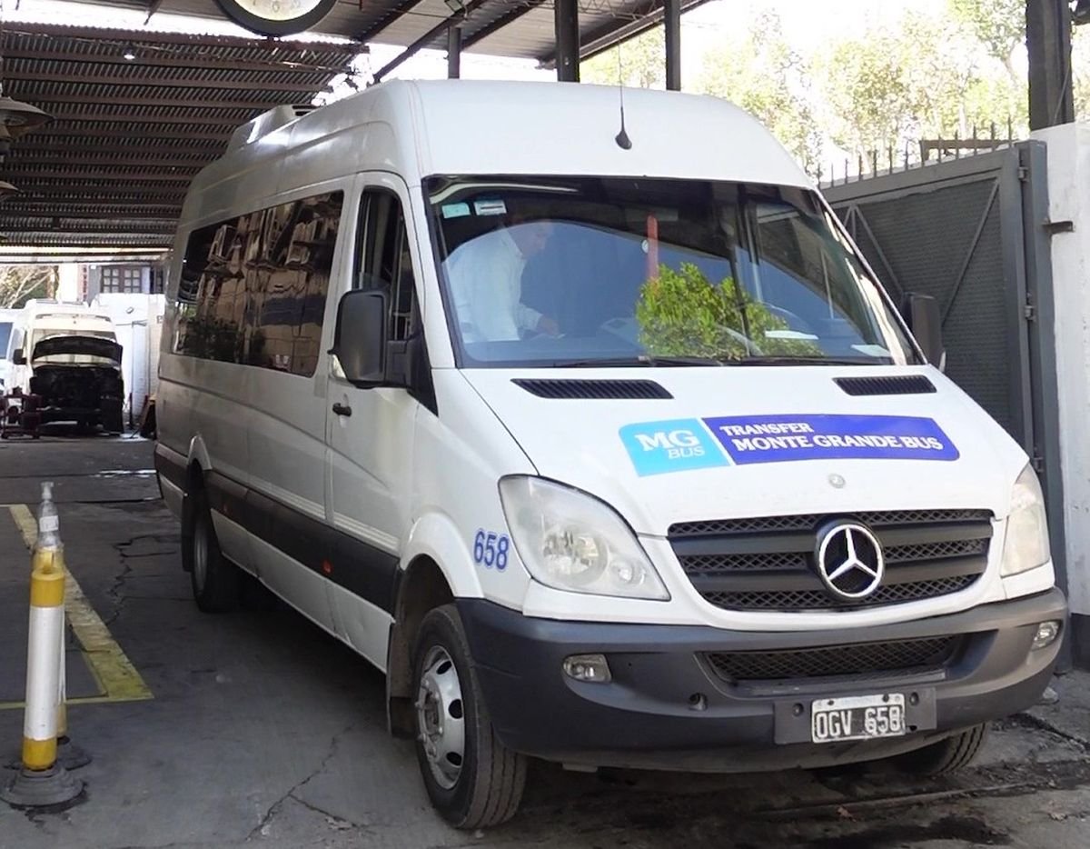 donde tomar la combi desde el obelisco a monte grande