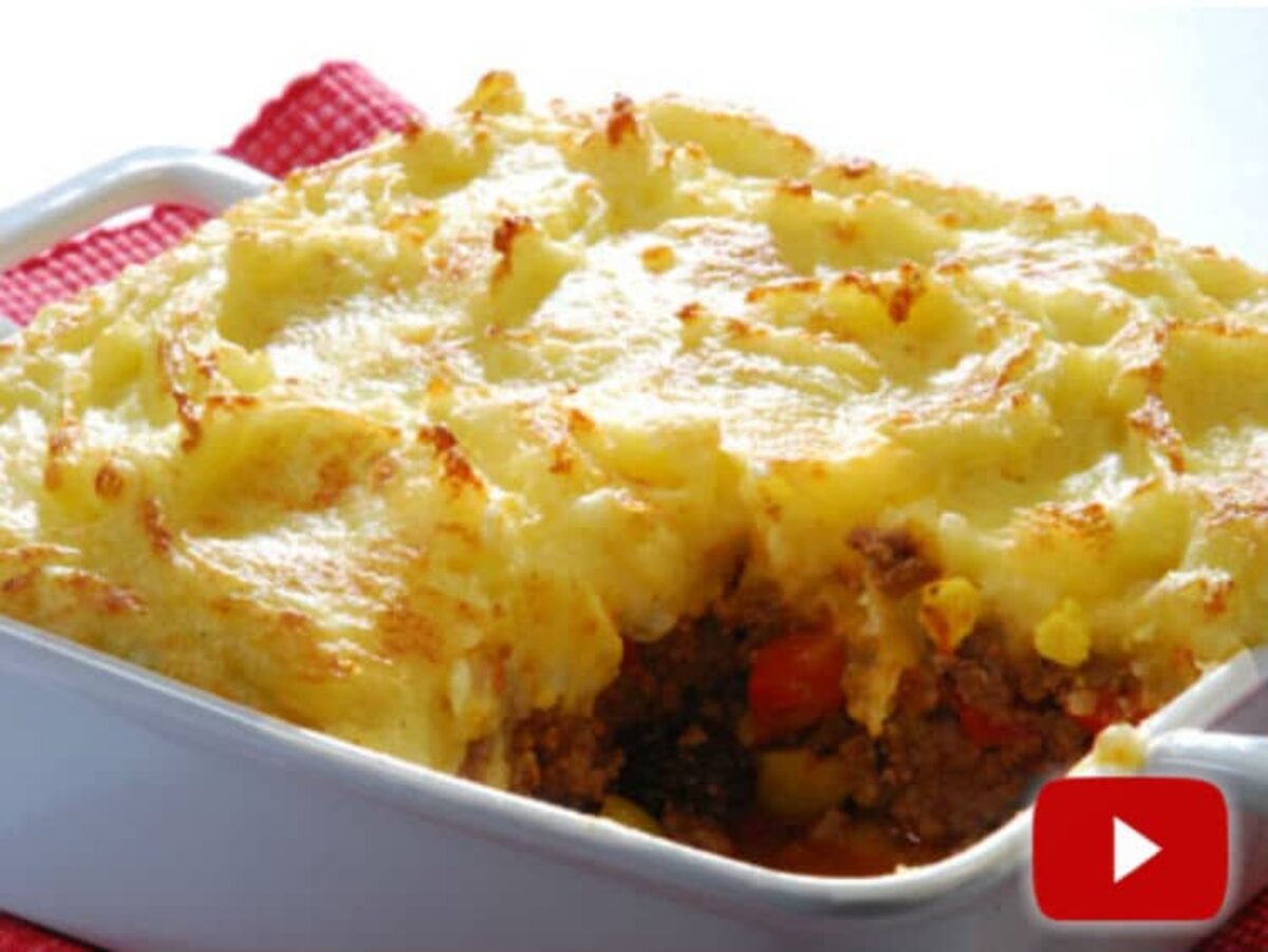 el pastel de papa lleva queso en todas las recetas tradicionales