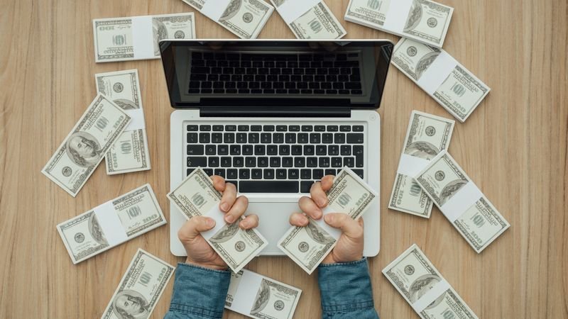 es cierto que un millonario regala dinero por internet descubre la verdad