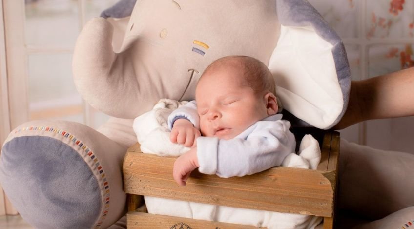 es normal que mi bebe duerma mucho durante sus primeros meses