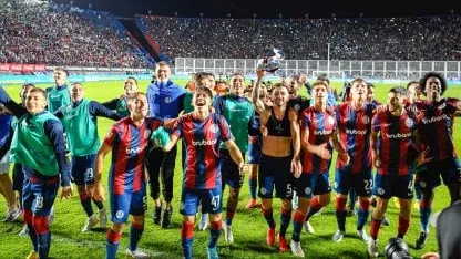 Cuándo San Lorenzo se fue a la B: Un repaso histórico de un hecho inolvidable 3 Celebración de jugadores de San Lorenzo