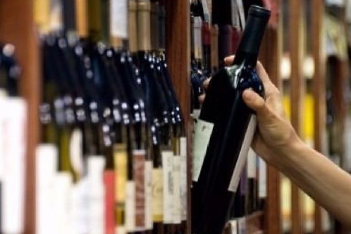 hasta que hora se puede comprar alcohol en los supermercados de argentina