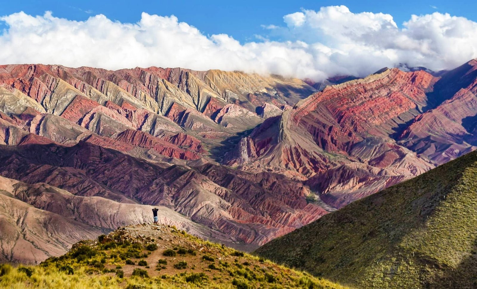 Montañas de colores en América del Sur