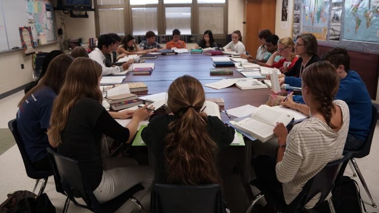 Qué beneficios aporta una mesa redonda para el aprendizaje de los niños 5 Qué beneficios aporta una mesa redonda para el aprendizaje de los niños