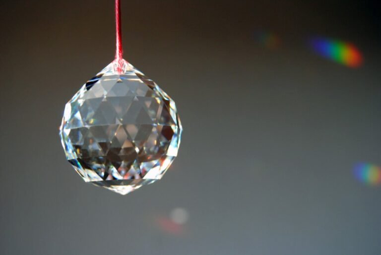 Qué beneficios aportan las esferas facetadas en el Feng Shui