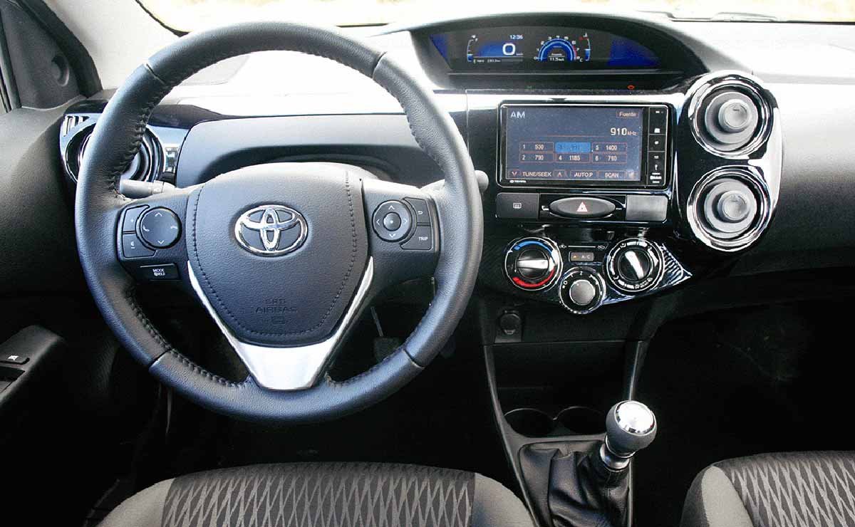 Qué características y diseño tiene el interior del Toyota Etios 1 que caracteristicas y diseno tiene el interior del toyota etios