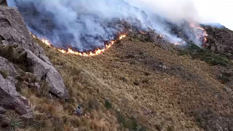 Qué está pasando con los incendios en el Cerro Uritorco, Córdoba