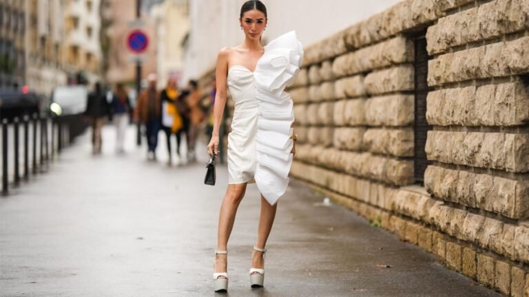 Qué estilos de vestidos con una sola manga son tendencia este año