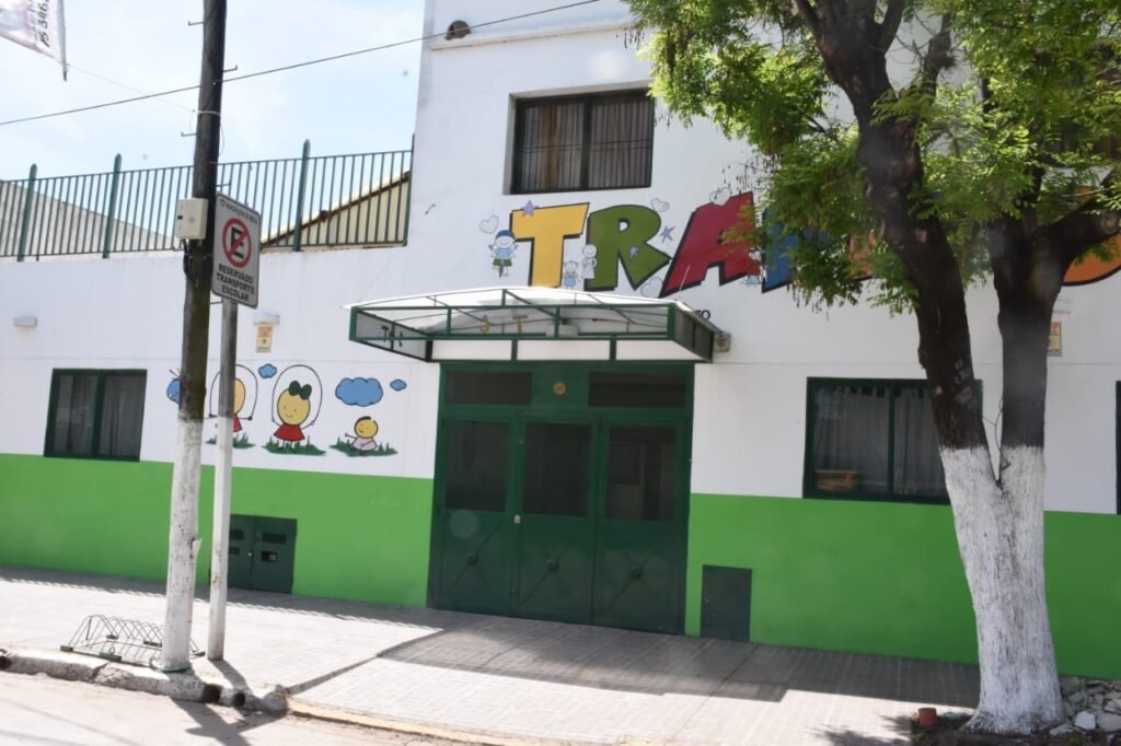 que ofrece el colegio e instituto general jose de san martin en argentina