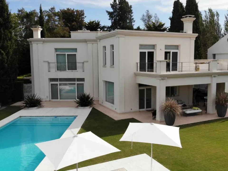 que opciones de compra y alquiler ofrece casa martin en city bell