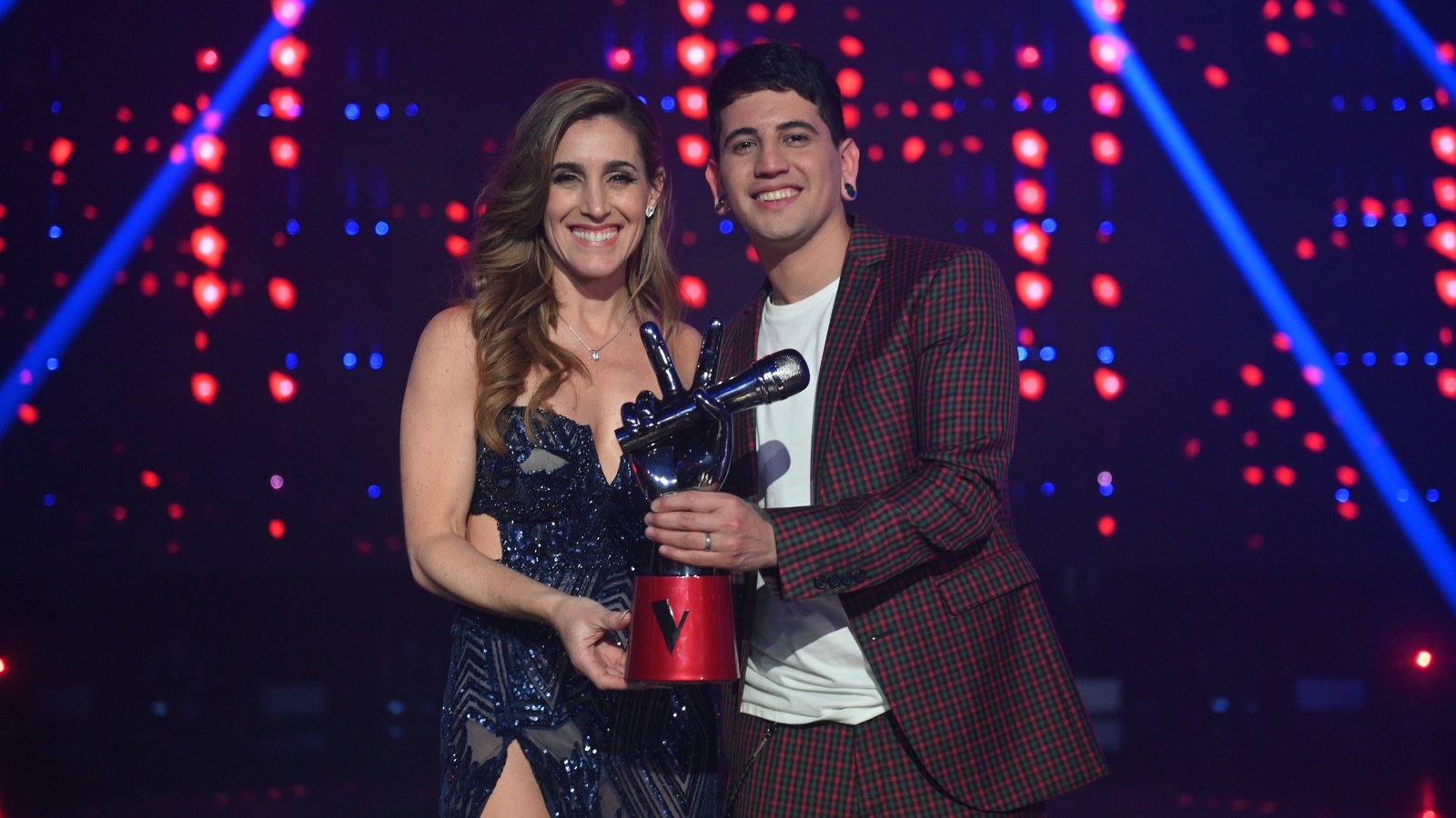 que premio recibe el ganador de la voz argentina