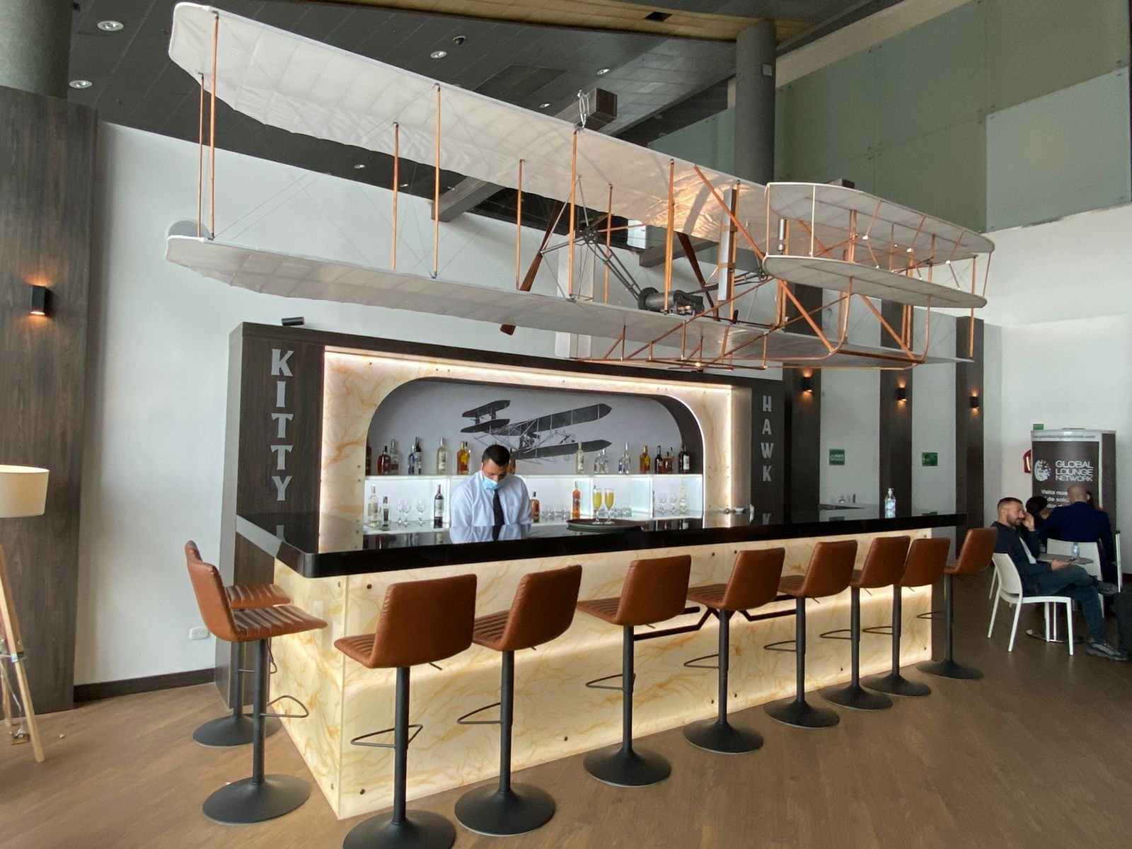 que servicios ofrece la sala vip de el dorado en el aeropuerto