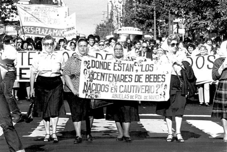 Quiénes son las Abuelas de Plaza de Mayo y cuál es su historia 3 Quiénes son las Abuelas de Plaza de Mayo y cuál es su historia