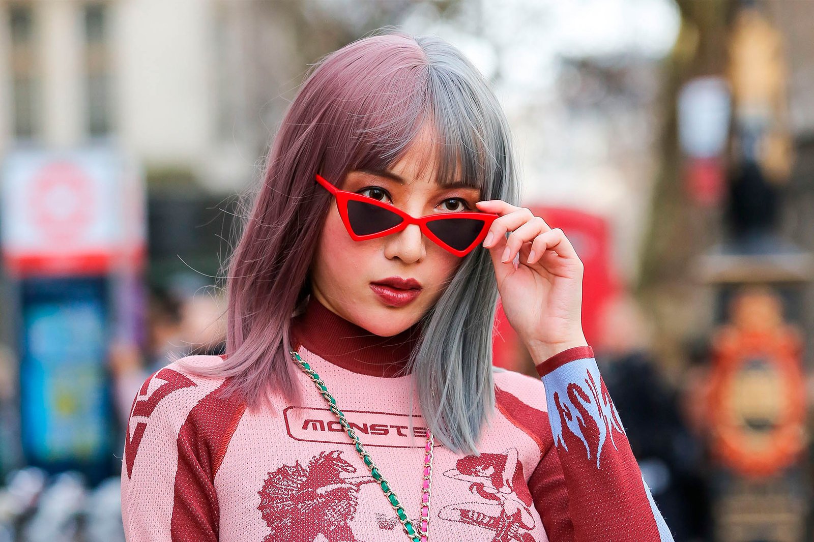 Se puede combinar un flequillo rubio con pelo negro de manera estilosa 1 se puede combinar un flequillo rubio con pelo negro de manera estilosa