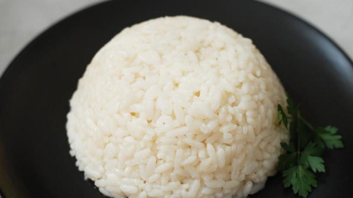 una taza de arroz es suficiente para cuantas personas en una comida