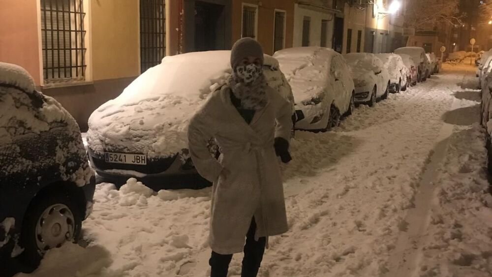 Cuando nevo en Villa General Belgrano 2 Personas disfrutando de la nevada en Villa